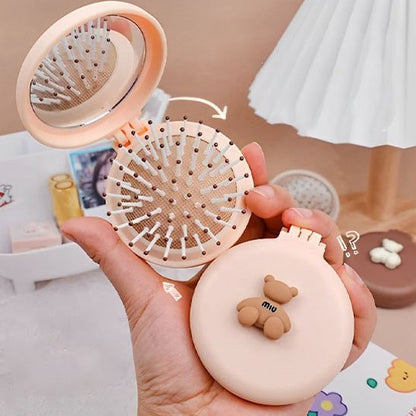 Brosse à cheveux ouvert dans la main