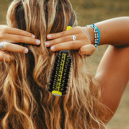 brosse a cheveux demelante blonde boucles