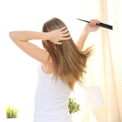 Brosse à cheveux robe blanche