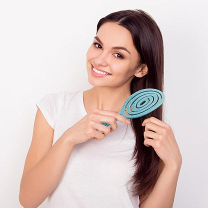 Brosse cheveux bouclés fille sourie tien brosse