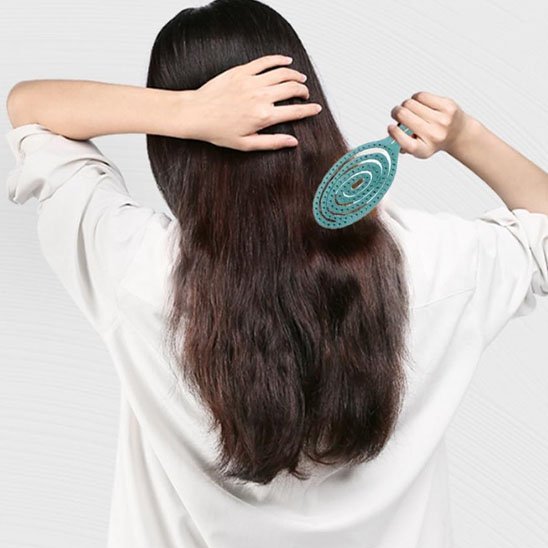 Brosse cheveux bouclés peigne derriere tete