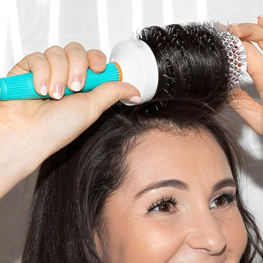 brosse cheveux verte fille brune