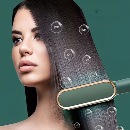 Brosse lissante fond vert fille brune